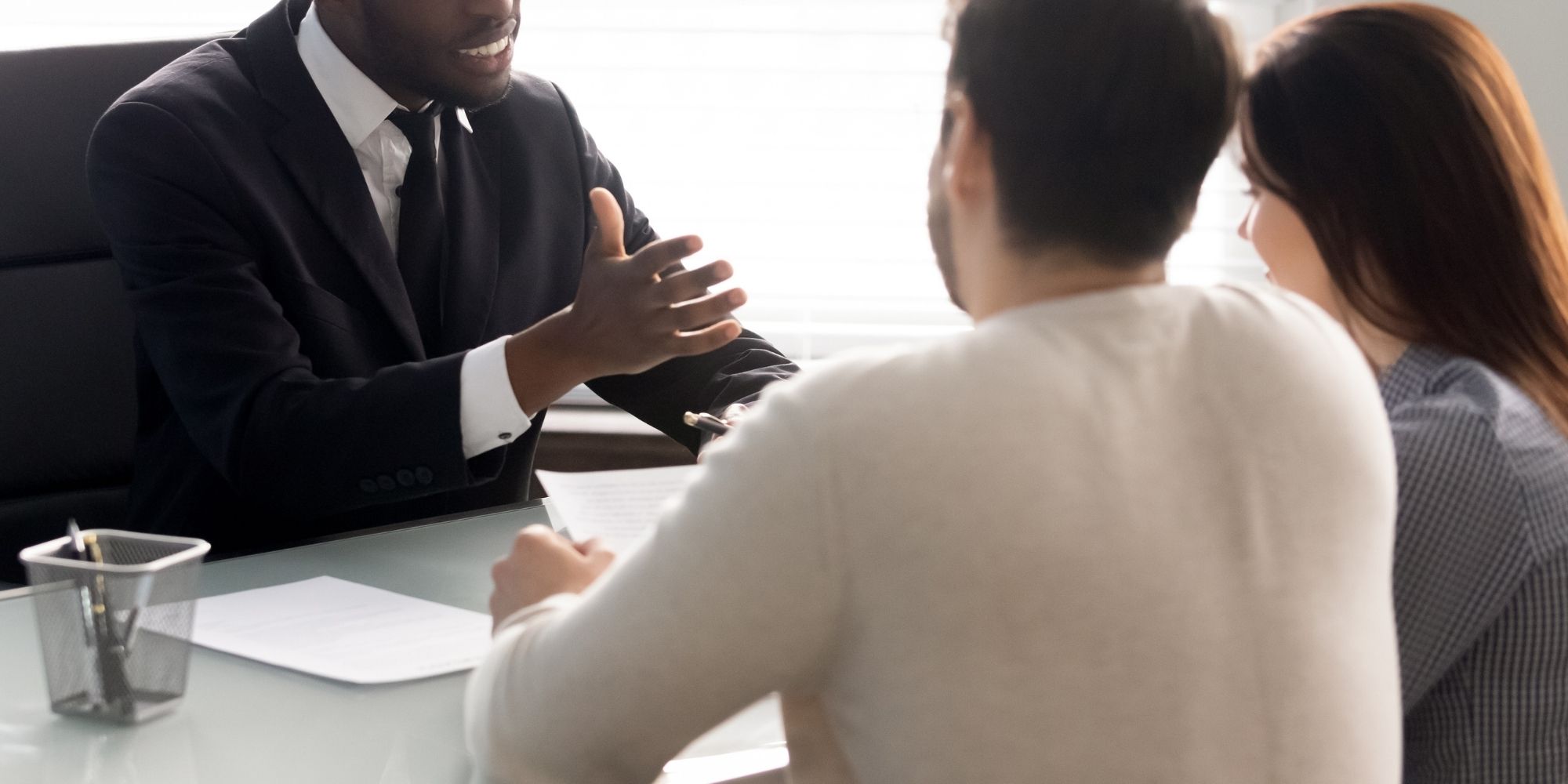 4 Signs You Need to Hire a Family Lawyer lawyer talking to a couple